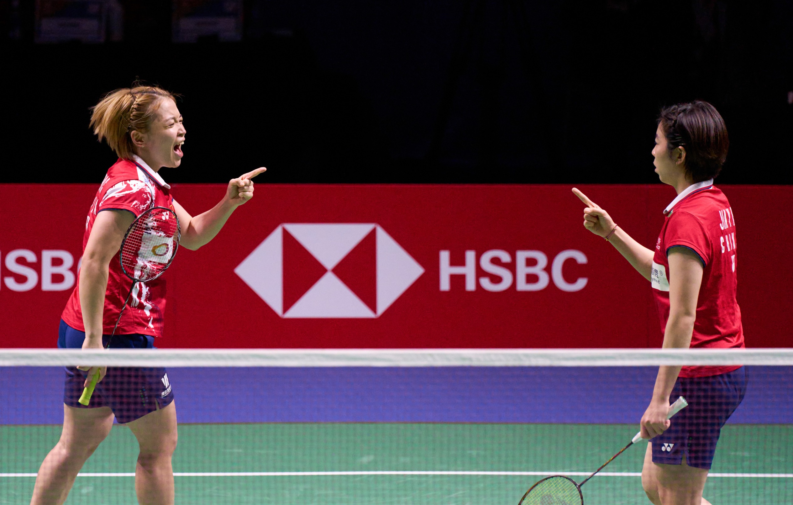 韩国羽毛球队鏖战日本羽毛球队，马琳送出助攻