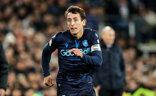 包含韩国力克乌拉圭，奥亚尔萨瓦尔刷新纪录的词条