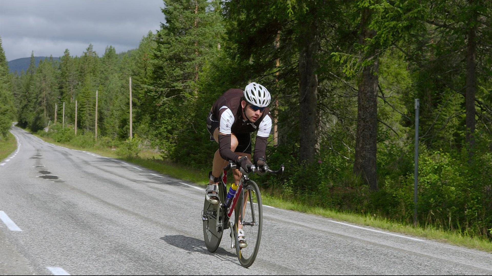 奥斯梅恩爆发引领非洲雄风，几内亚强势晋级映照AC米兰的战术启示