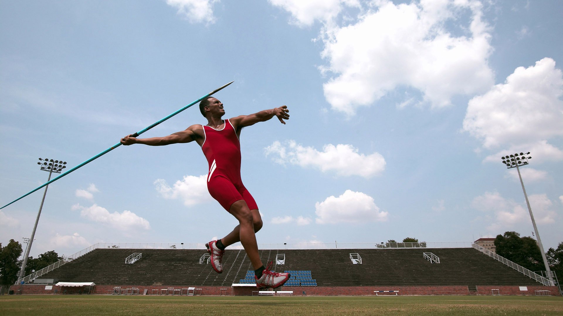 赛道上的红与绿,周冠宇关键超越锁定胜局